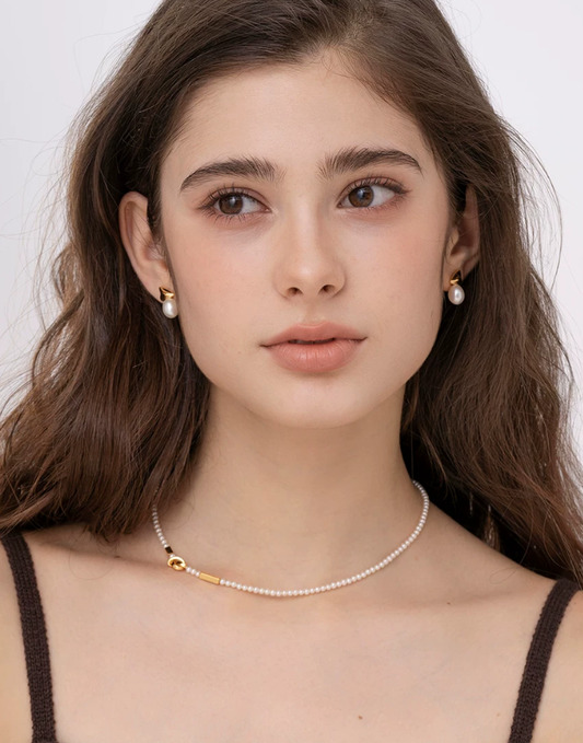 Tender Pearl Heart Stud Earrings